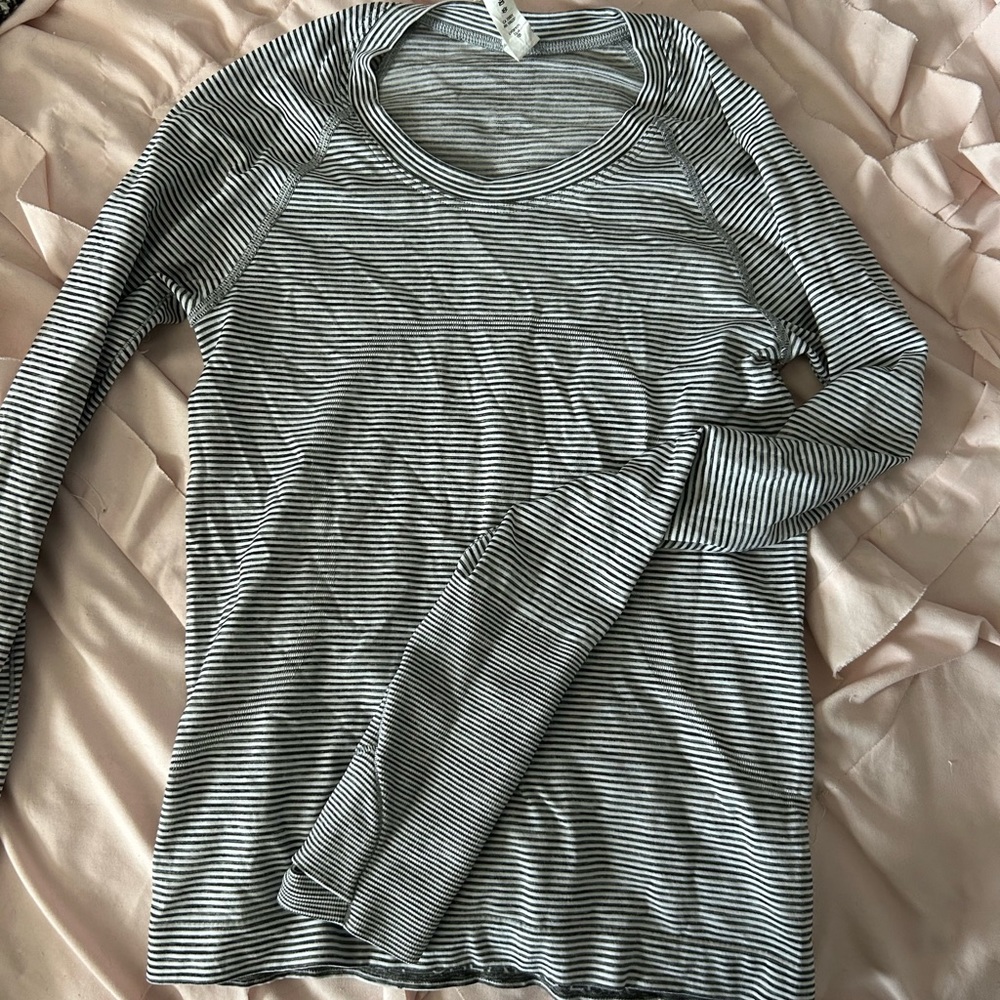 Swiftly Tech Long Sleeve Shirt
2.0 *Race Length